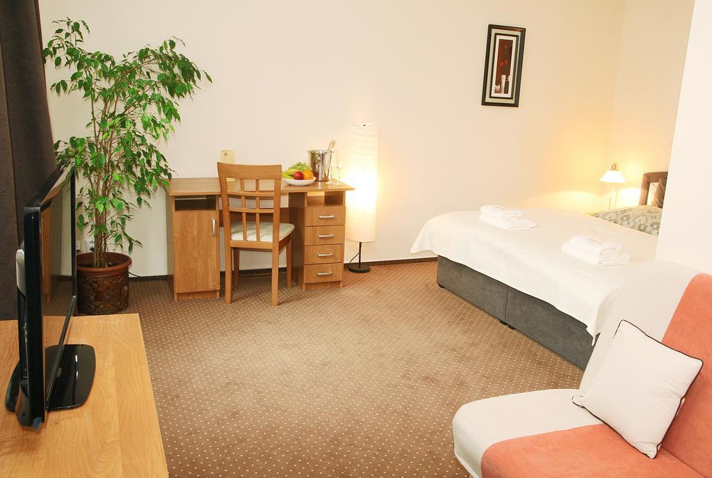 Saraya Wellness & Penzion Теплице Екстериор снимка